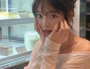 网页还在跑，www.17突然变成‘www.17了好几次’。