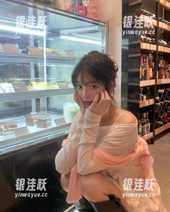 网页还在跑，www.17突然变成‘www.17了好几次’。