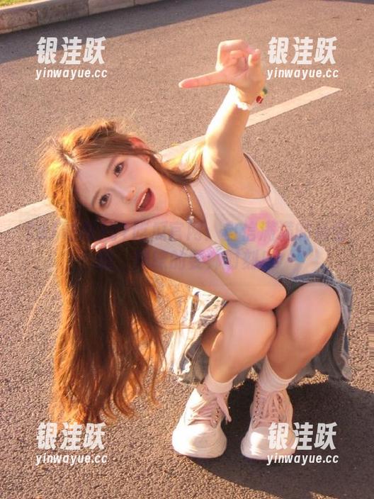 51吃瓜官网：自信满满的后空翻，猫咪的耍帅时刻！