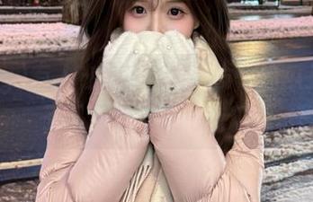 有人在“52cg”发布的瓜里找乐子吗？我先抹把凉粉！