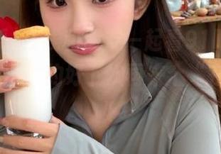在线和朋友一起看91吃瓜，聊得天花乱坠，约好下次再来个“在线PK”！