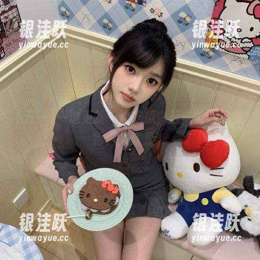 五一 一边更新一边吃瓜,五一的私藏变得惹人喜爱。
