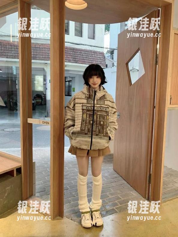 访问“五一吃瓜”网站最新官网，这网站里的争议话题比我家冰箱里的东西还多。