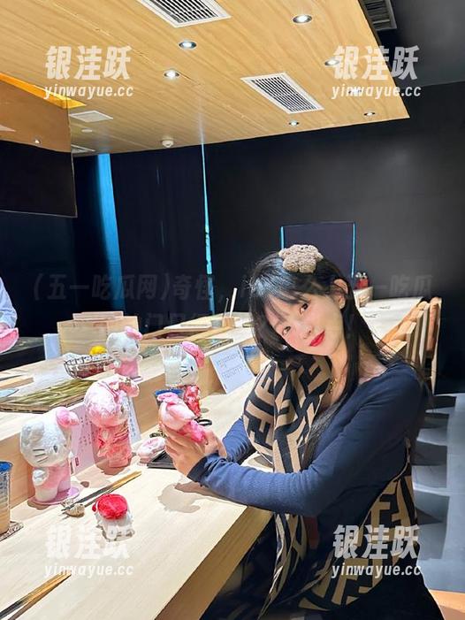 奇怪，ios怎么上五一吃瓜网的门口得跳舞？求指点！