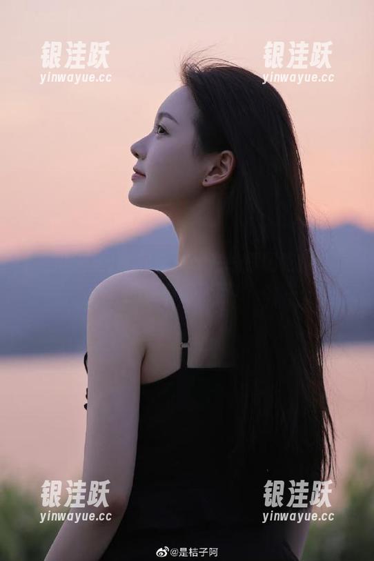 拿起手机，在线探秘吃瓜天堂的瓜事百分百！