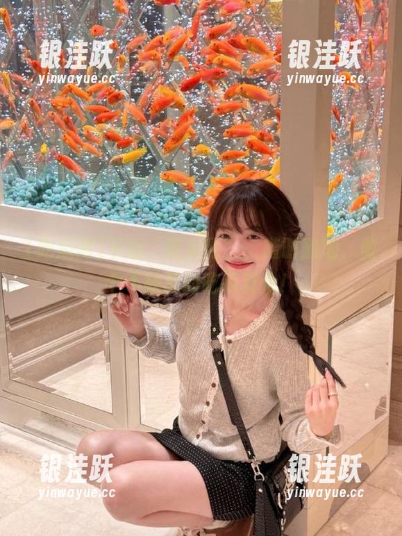 下载“吃瓜网”，随时随地，做个不缺瓜的吃瓜群众！