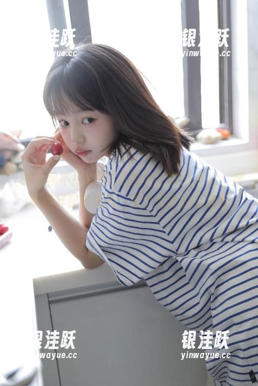 吃瓜网不打烊zzzttt，我就这样静静观看，像个无辜的旁观者
