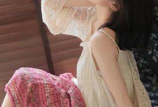 爱吃瓜首页：当网红明星的发际线逆袭时，我怎么能不分享！
