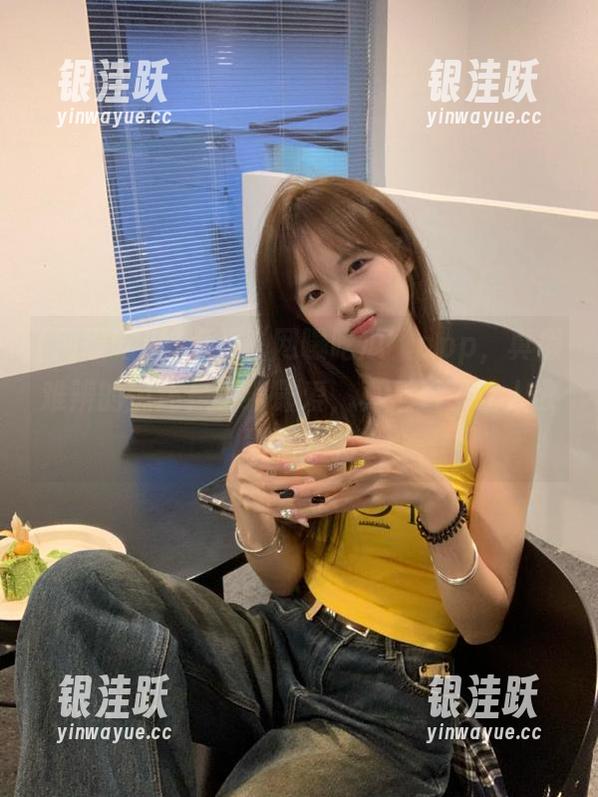 点开“网曝吃瓜”app，真假难辨的瓜还是小编最爱，真是看了让人欲罢不能。
