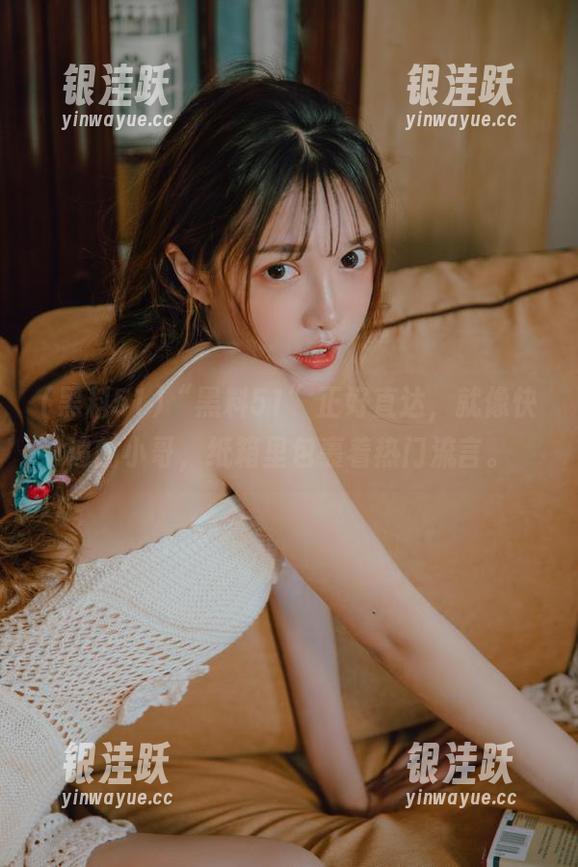 “黑料51”正好直达，就像快递的小哥，纸箱里包裹着热门流言。