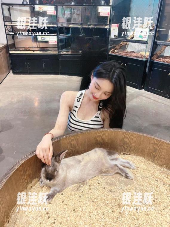 黑料不打烊 就你这种新瓜公众号的黑料不打烊,网页上永远撒着彩虹粑粑,真怕点进来被掉入陷阱!