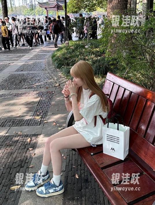 “黑料正能量”官网等你来嘲，免费八卦多到你怀疑人生！