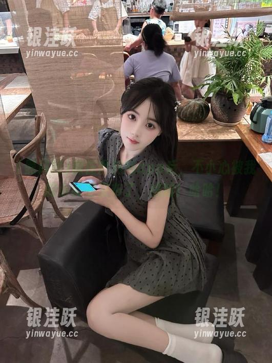 躲在黑料网app后，不小心被我的小秘密发布了，尴尬！哈哈！