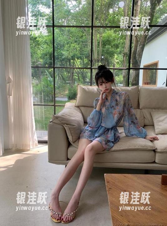 黑网料的入口，传说是藏着糖果屋的密码啊，你敢试试？